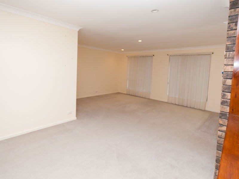 87 Macquarie Avenue, Molendinar QLD 4214