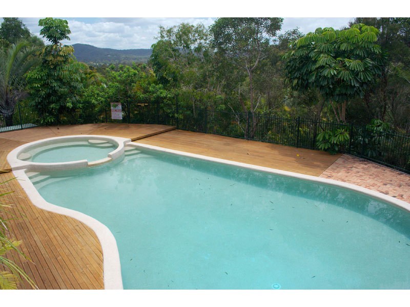 Highland Park QLD 4211