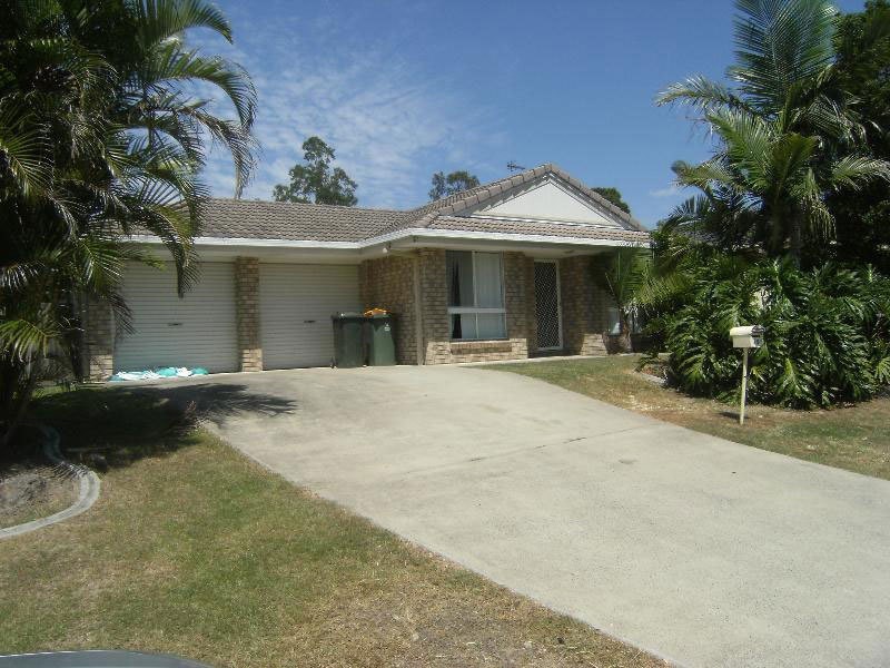 16 Glengarry Close, Highland Park QLD 4211