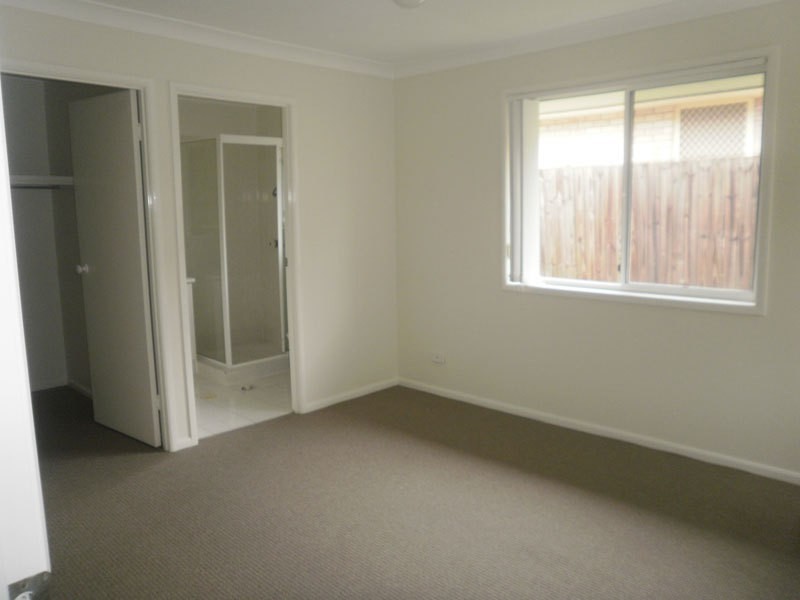 16 Glengarry Close, Highland Park QLD 4211