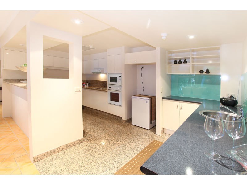 Clear Island Waters QLD 4226