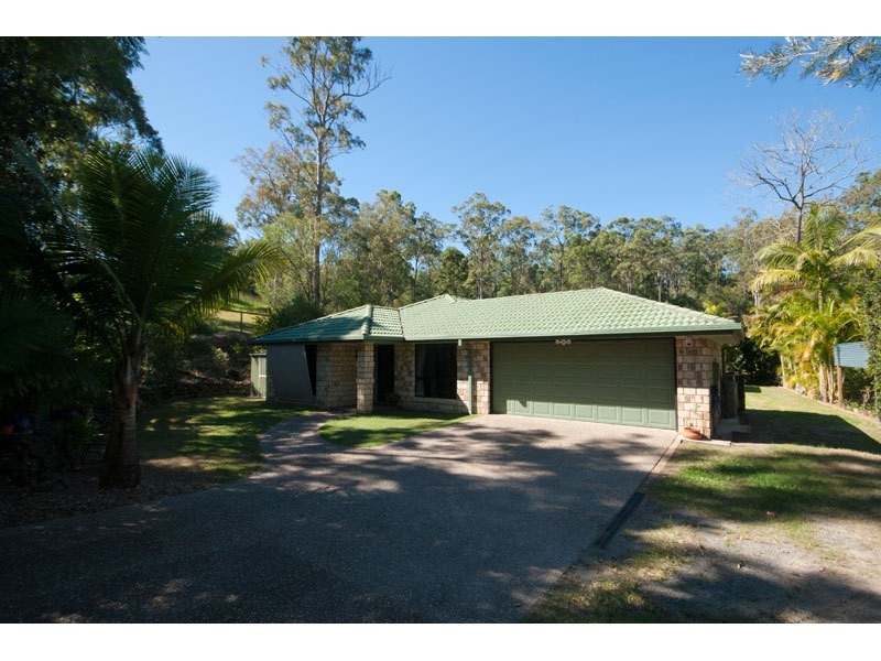 8 The Oval Drive, Mount Nathan QLD 4211