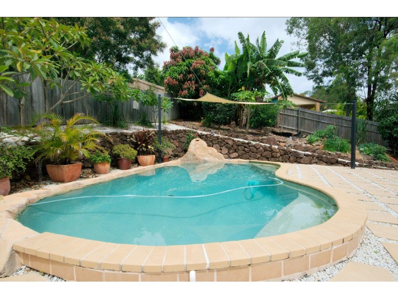 8 Rorymor Court, Highland Park QLD 4211