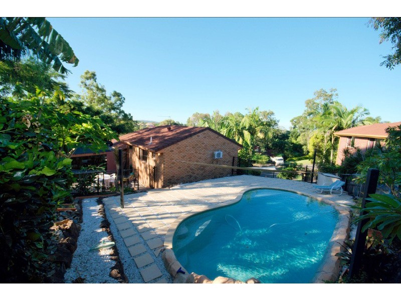 8 Rorymor Court, Highland Park QLD 4211