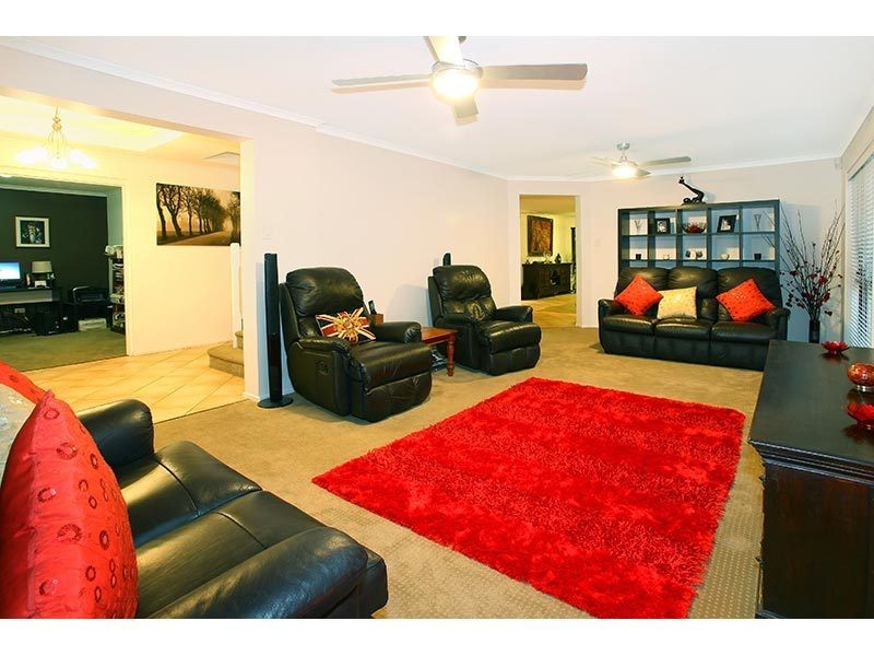 19 Urangan Court, Helensvale QLD 4212