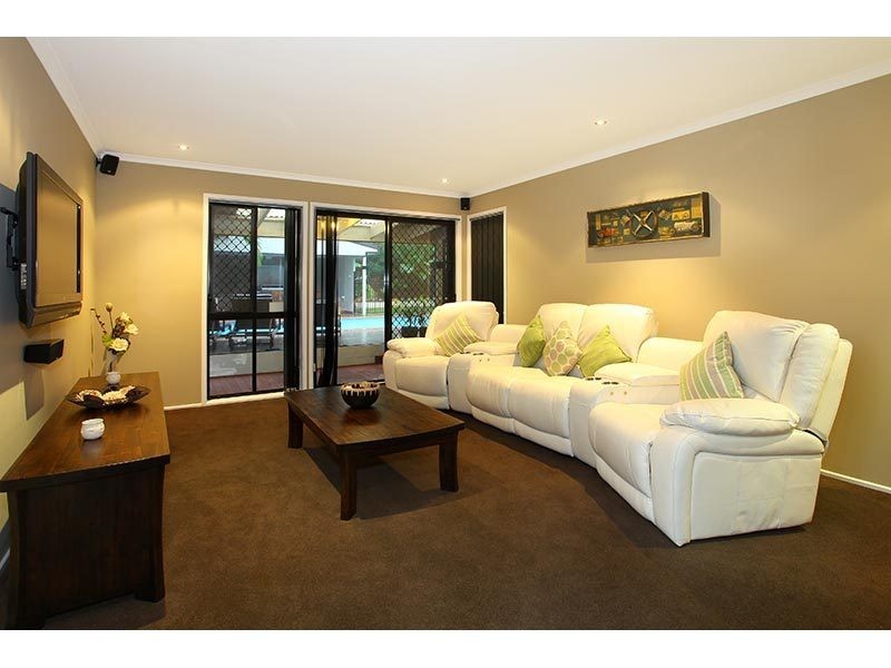 19 Urangan Court, Helensvale QLD 4212