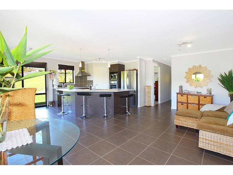 5 Lookout Place, Mount Nathan QLD 4211