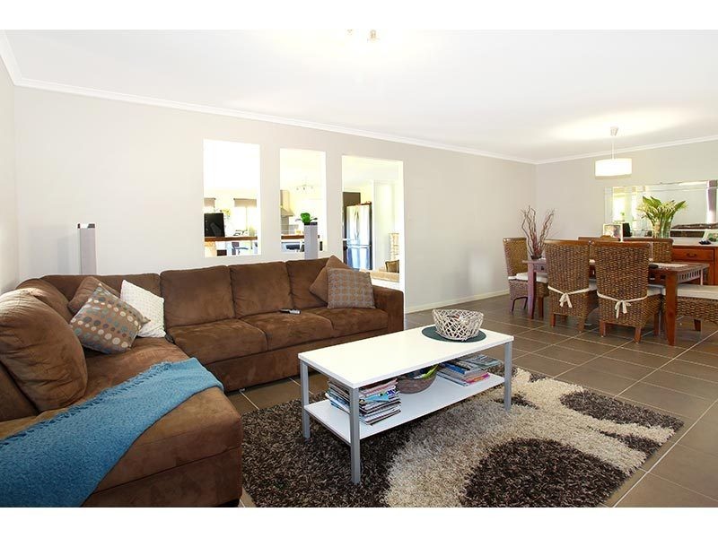 5 Lookout Place, Mount Nathan QLD 4211