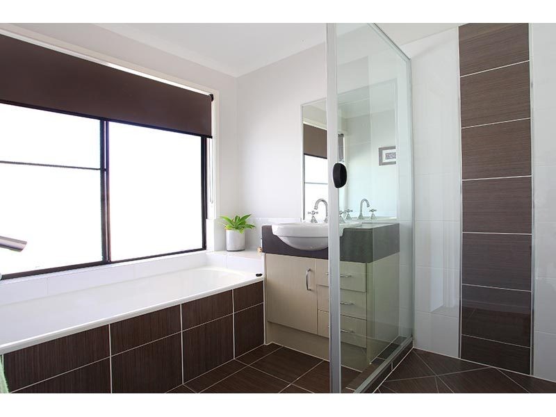 5 Lookout Place, Mount Nathan QLD 4211