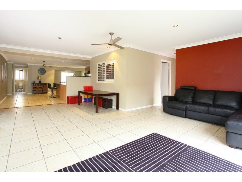 23 Perth Square, Highland Park QLD 4211