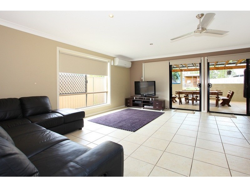 23 Perth Square, Highland Park QLD 4211