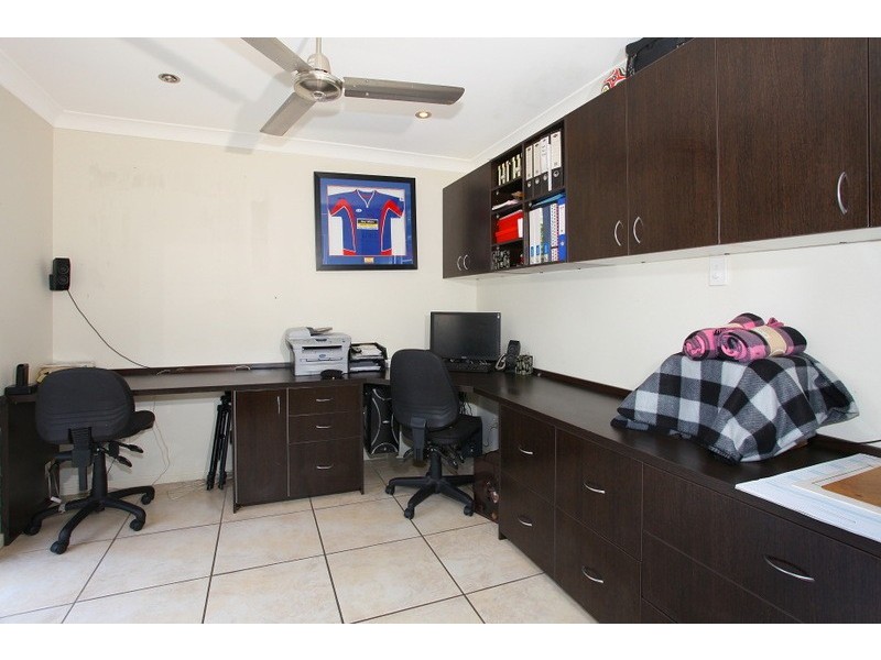 23 Perth Square, Highland Park QLD 4211