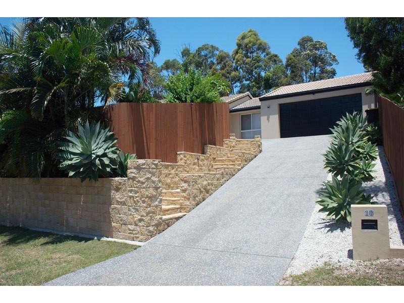 18 Jabiluka Drive, Highland Park QLD 4211