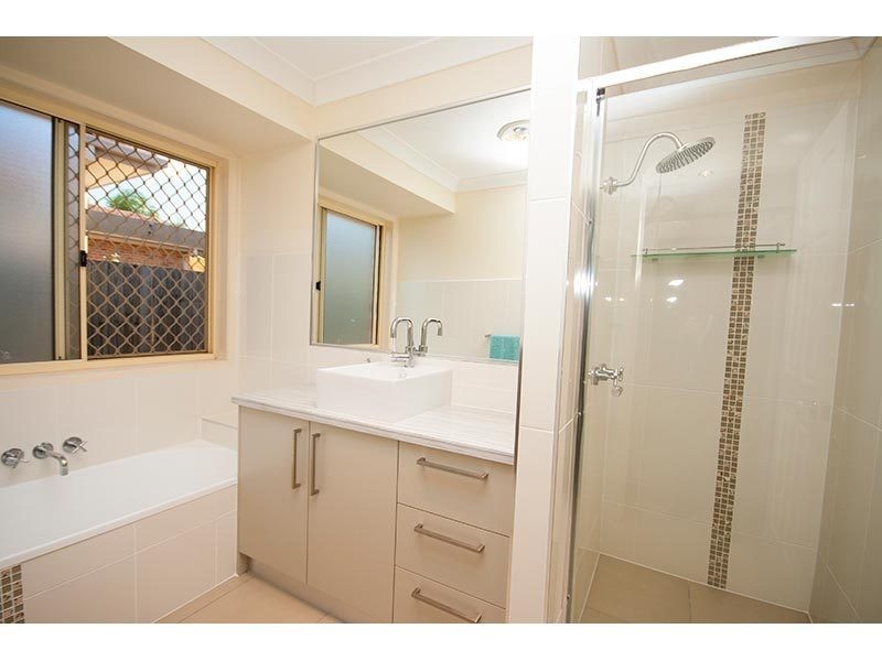 5 Gloucester Court, Highland Park QLD 4211