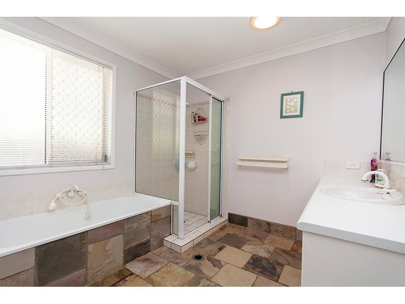 10 Nottingham Place, Highland Park QLD 4211