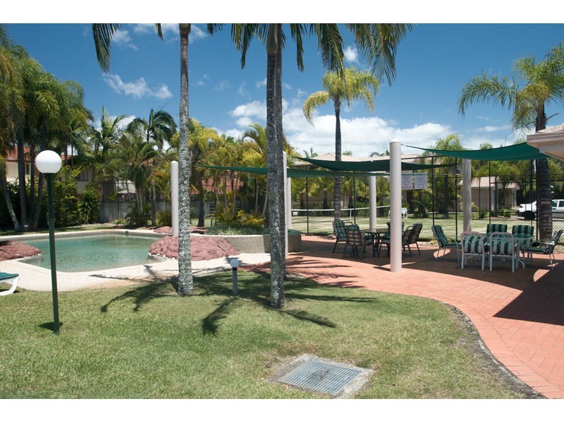 2/264 Oxley Drive, Coombabah QLD 4216