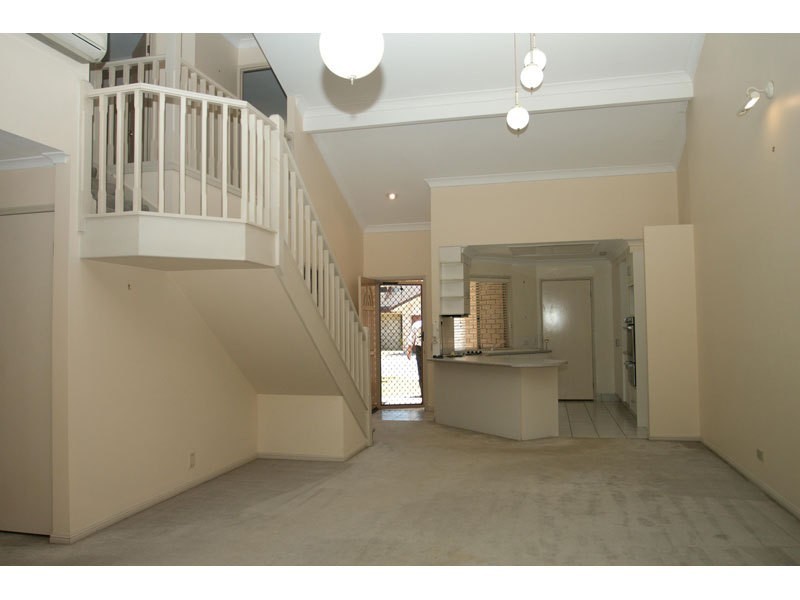 2/264 Oxley Drive, Coombabah QLD 4216