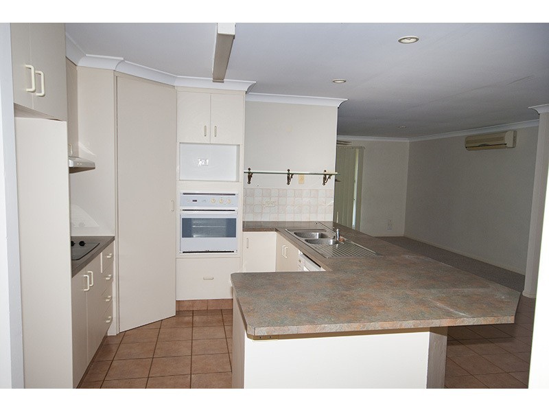 33 Glengarry Close, Highland Park QLD 4211