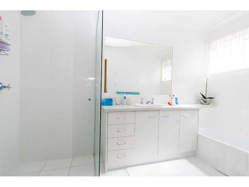 2/130-132 Pappas Way, Carrara QLD 4211