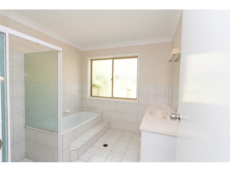 8 Crocus Way, Gaven QLD 4211