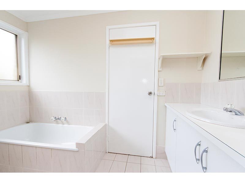 19 Issell Place, Highland Park QLD 4211