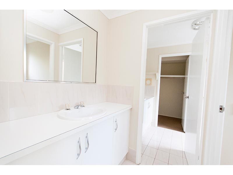 19 Issell Place, Highland Park QLD 4211