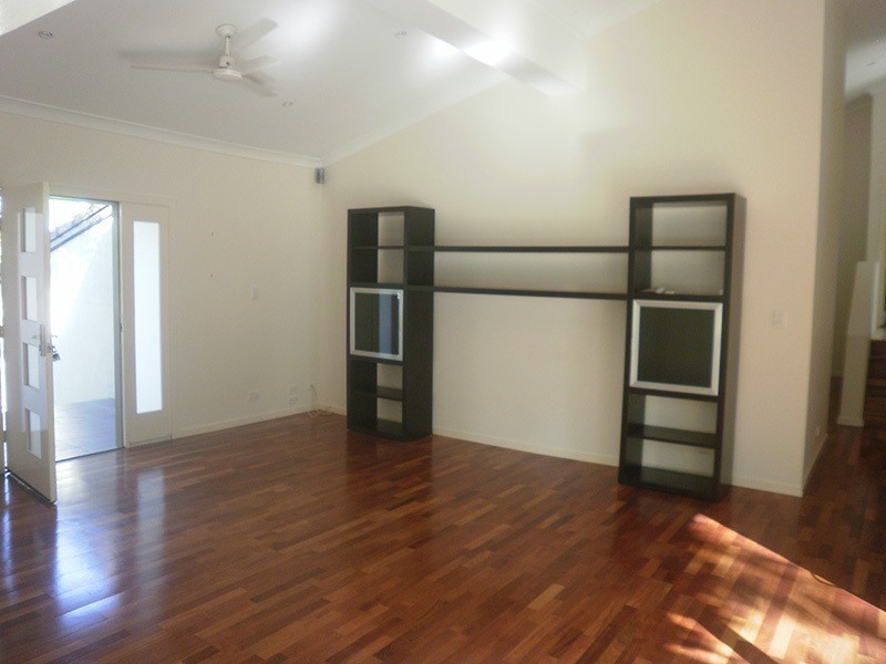 9 Willamulka Avenue, Ashmore QLD 4214