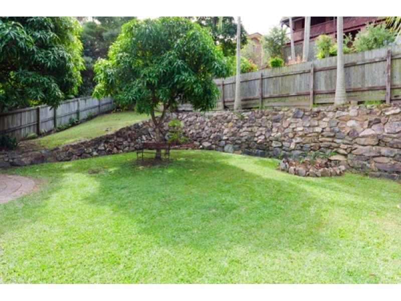 9 Willamulka Avenue, Ashmore QLD 4214