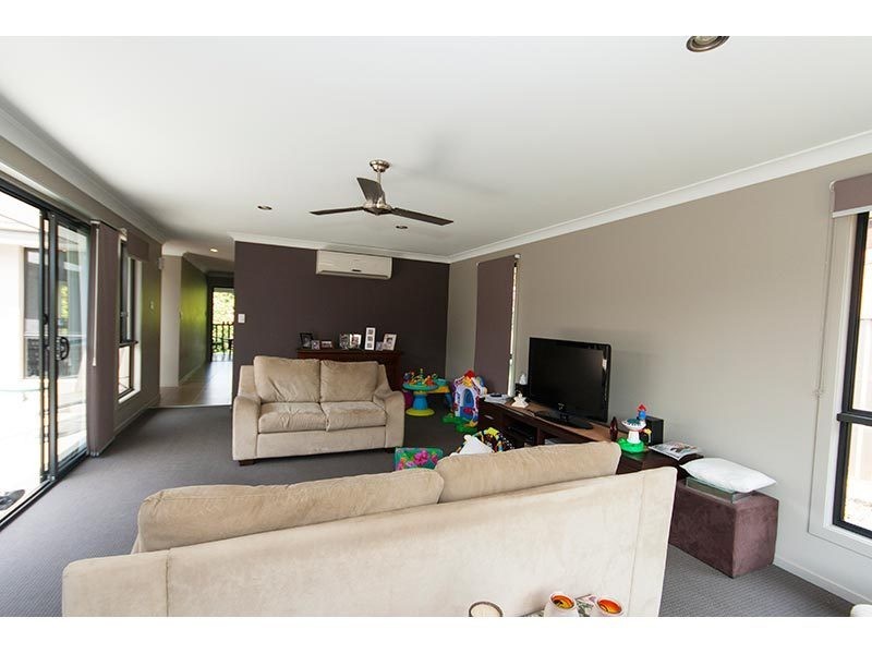33 Bartlett Avenue, Nerang QLD 4211