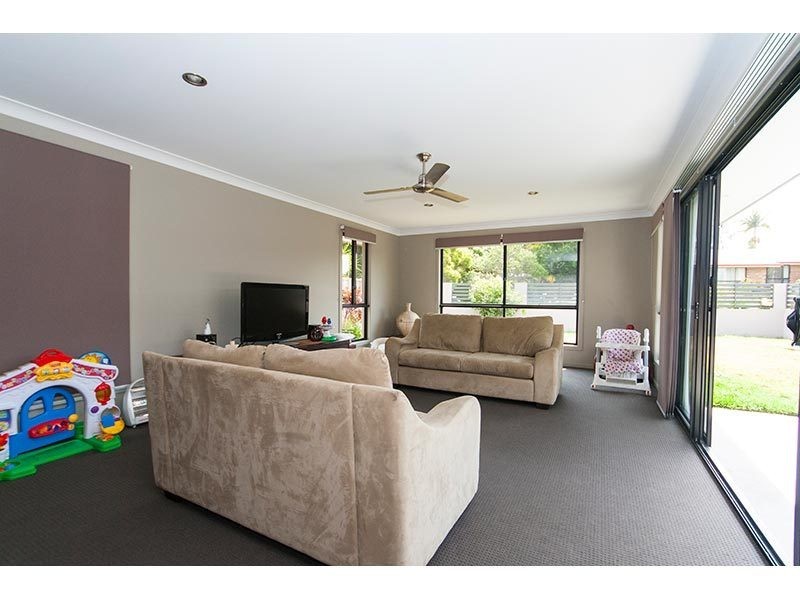 33 Bartlett Avenue, Nerang QLD 4211