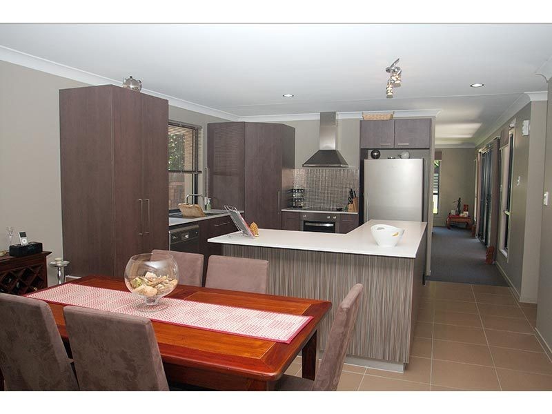 33 Bartlett Avenue, Nerang QLD 4211