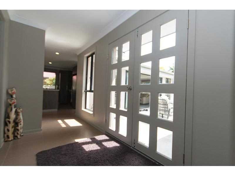 33 Bartlett Avenue, Nerang QLD 4211