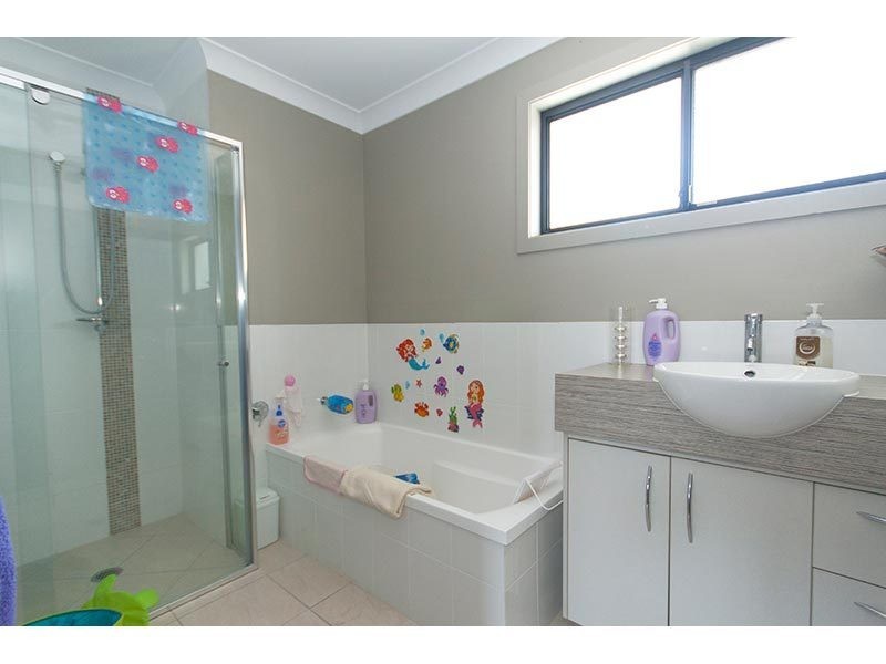 33 Bartlett Avenue, Nerang QLD 4211
