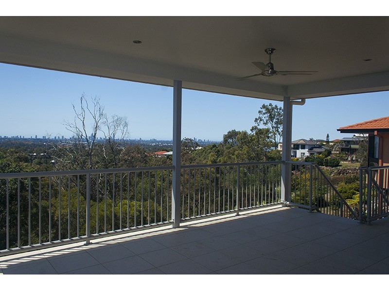 45 Tara Vista Boulevard, Highland Park QLD 4211