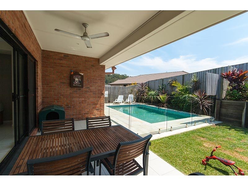 19 Barradeen Circuit, Pacific Pines QLD 4211
