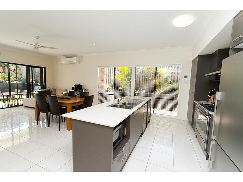 19 Barradeen Circuit, Pacific Pines QLD 4211