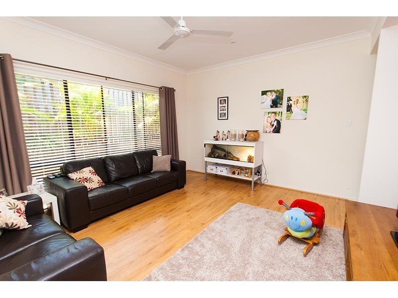 19 Barradeen Circuit, Pacific Pines QLD 4211