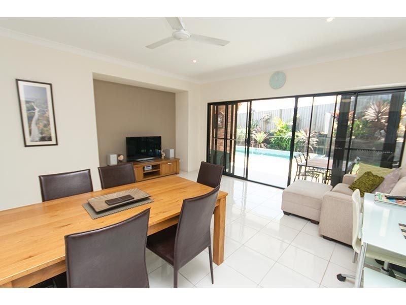 19 Barradeen Circuit, Pacific Pines QLD 4211