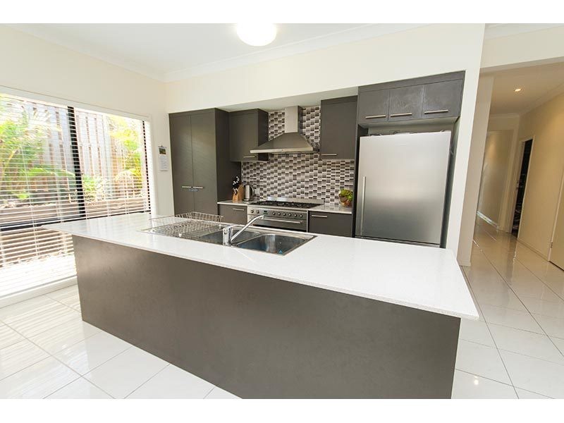 19 Barradeen Circuit, Pacific Pines QLD 4211