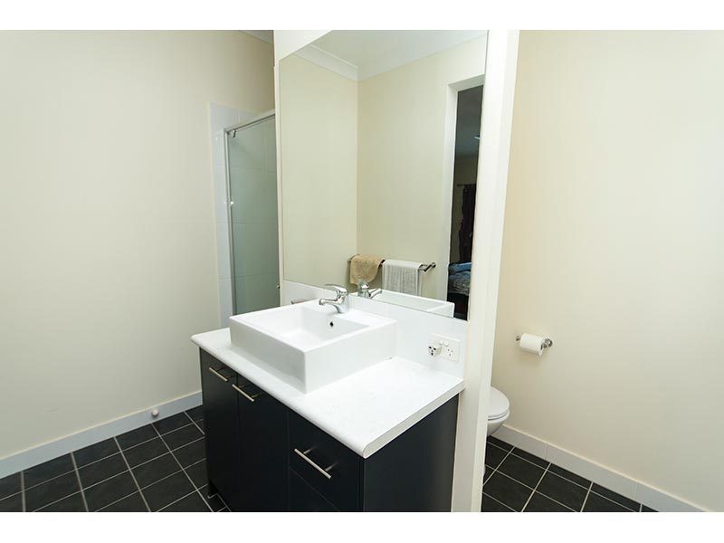 19 Barradeen Circuit, Pacific Pines QLD 4211