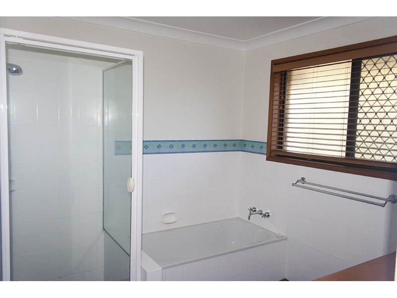 16 Kilarnock Close, Highland Park QLD 4211