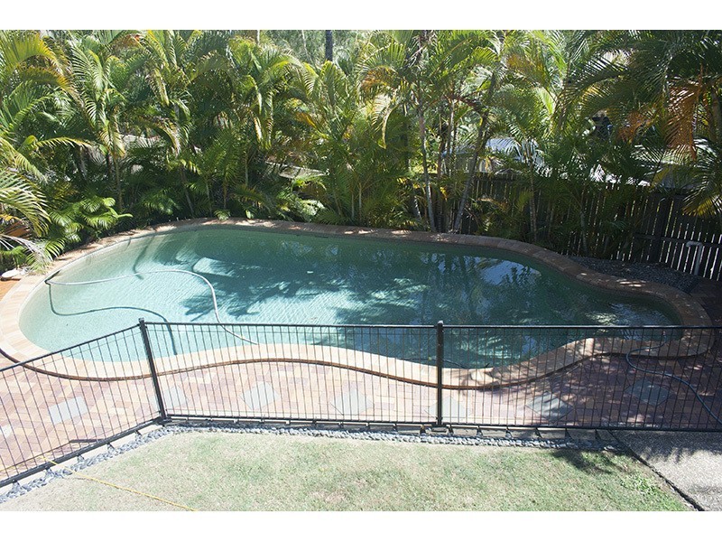 16 Kilarnock Close, Highland Park QLD 4211