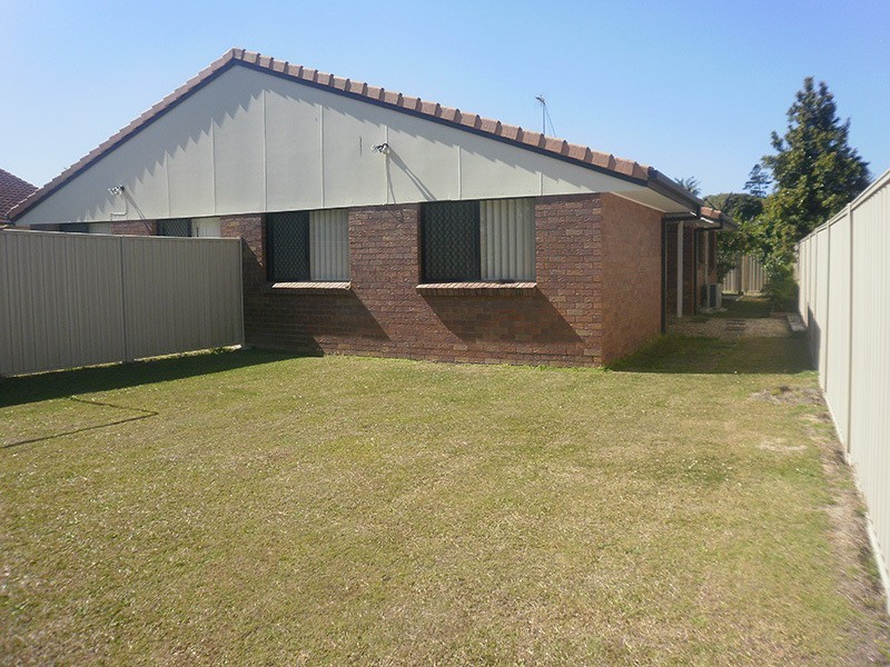 1/120 Kumbari Avenue, Labrador QLD 4215