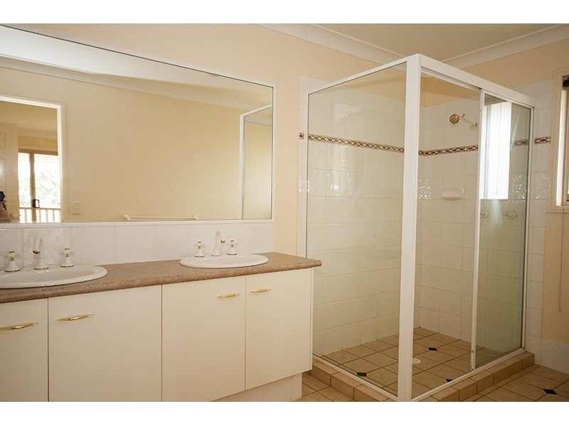 105 Armstrong Way, Highland Park QLD 4211