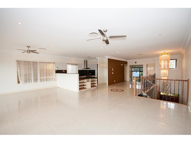 5b Rivage Place, Highland Park QLD 4211