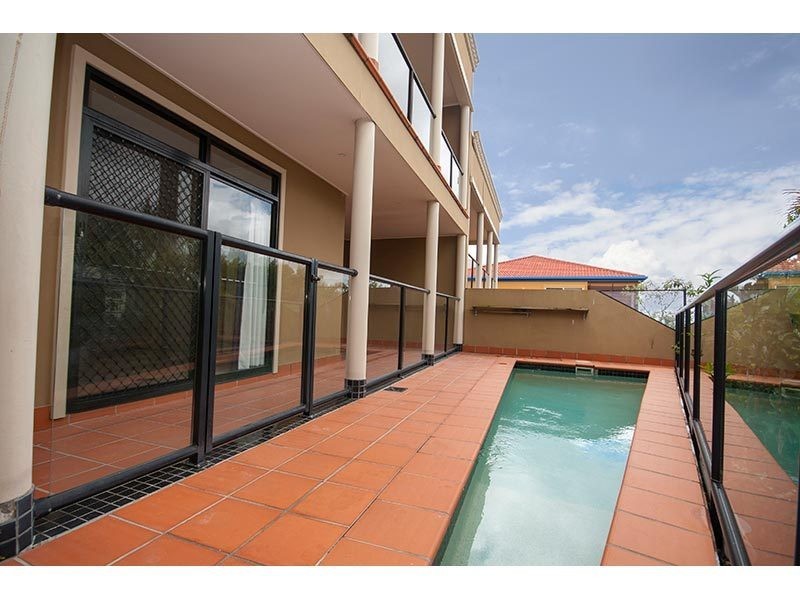 5b Rivage Place, Highland Park QLD 4211