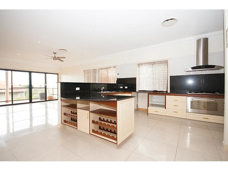 5b Rivage Place, Highland Park QLD 4211