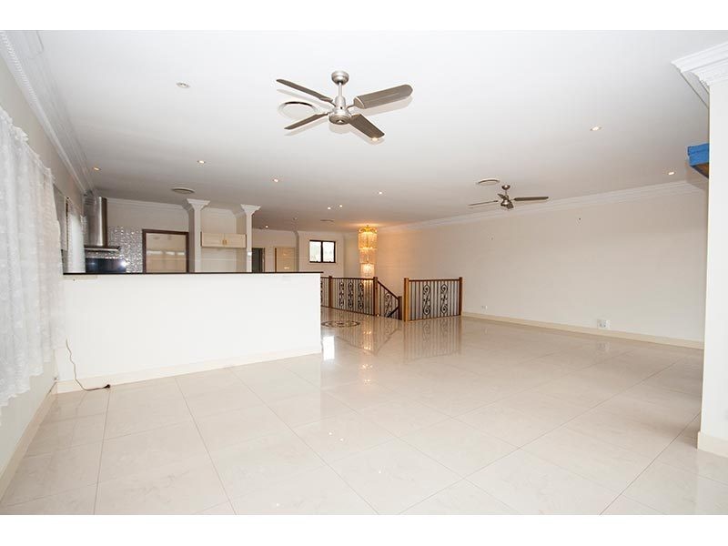 5b Rivage Place, Highland Park QLD 4211