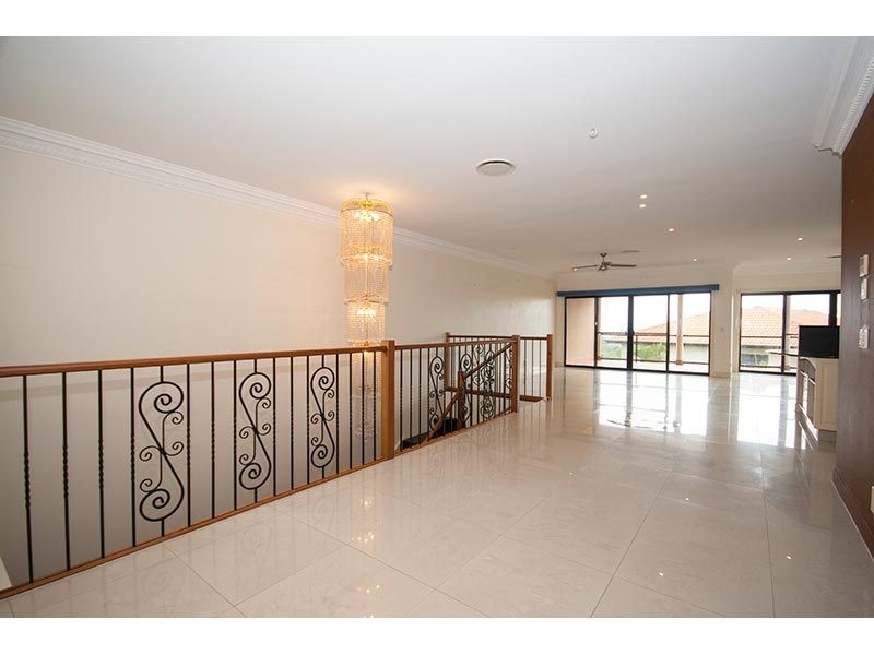 5b Rivage Place, Highland Park QLD 4211