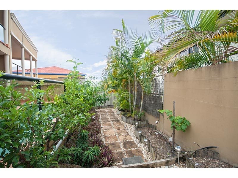 5b Rivage Place, Highland Park QLD 4211